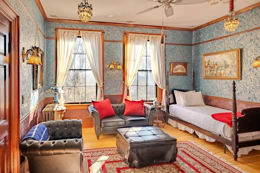 Restored Suite in Hancock's Only Bed & Breakfast - Image 1