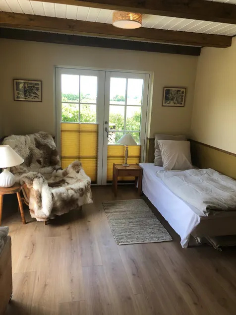Bright and cozy guest annex. Close to the highway. - Image 1