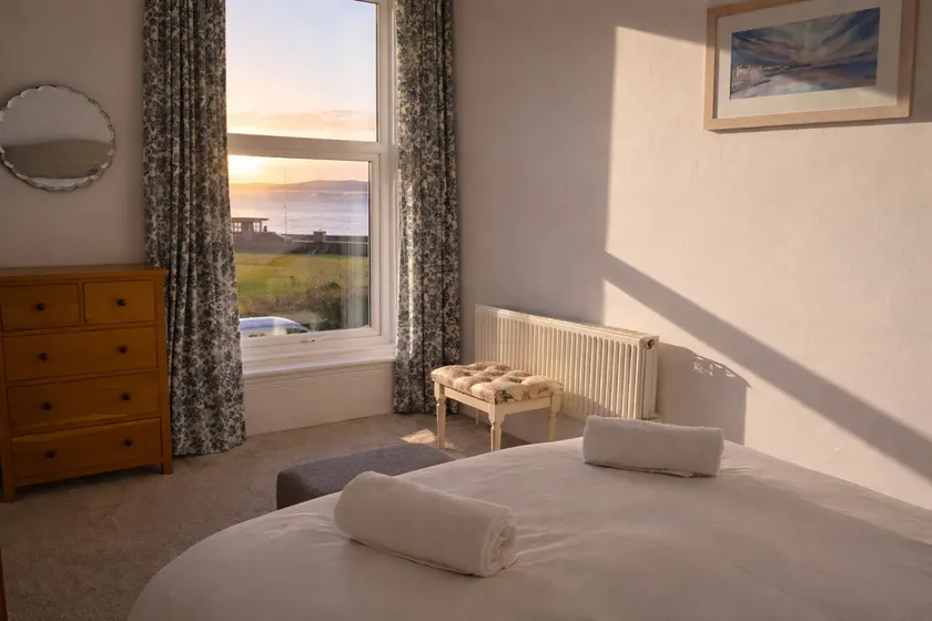 Beachcomber Retreat | Stunning Seafront Views - Image 1