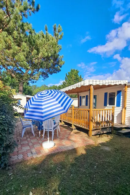 Beachfront bungalow - Image 1