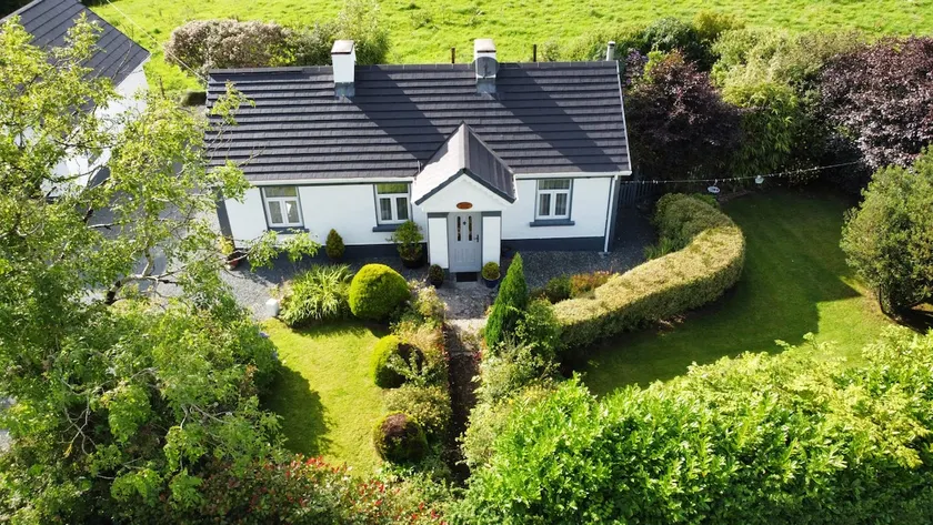 Country Cosy Cottage - Image 1