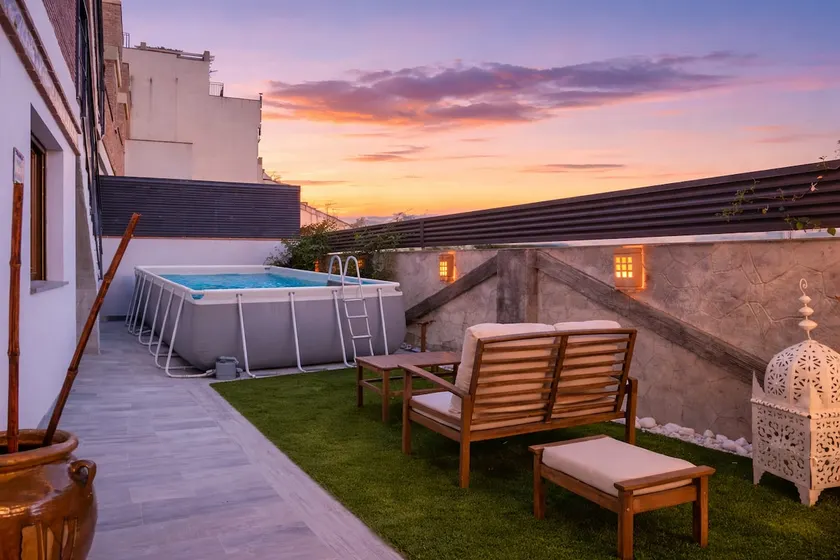 Premium rural getaway with pool & barbecue - Image 1