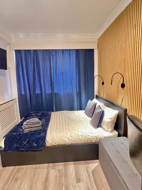 Small Soho Inn Flat 1A - Image 1