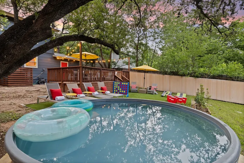 Cowboy Pool • Huge Yard • Near SoCo • Sleeps 16 - Image 1