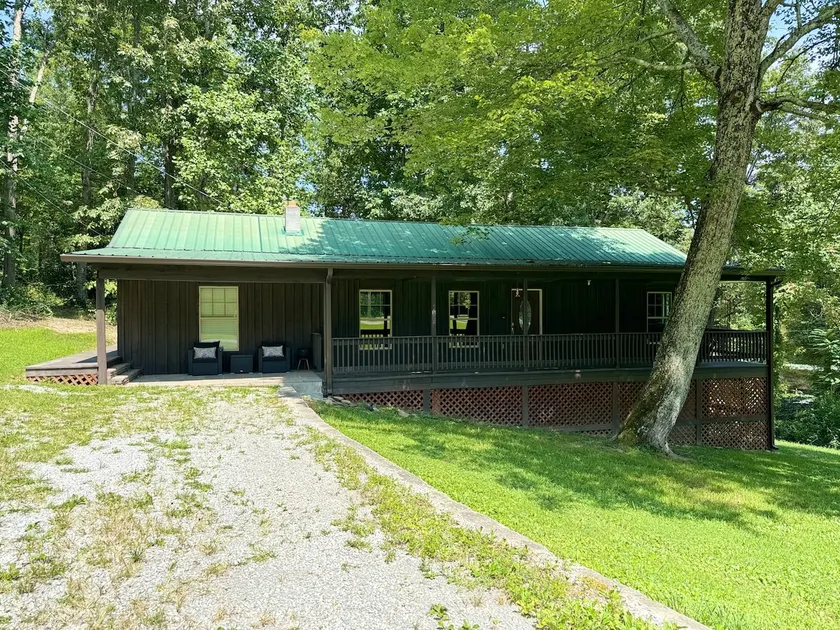 Cabin in LaFollette - Image 1