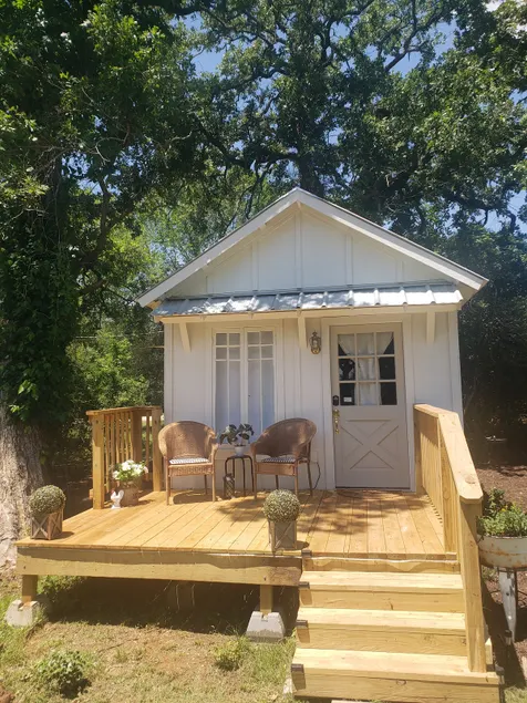 Farm Cabin Retreat - Image 1