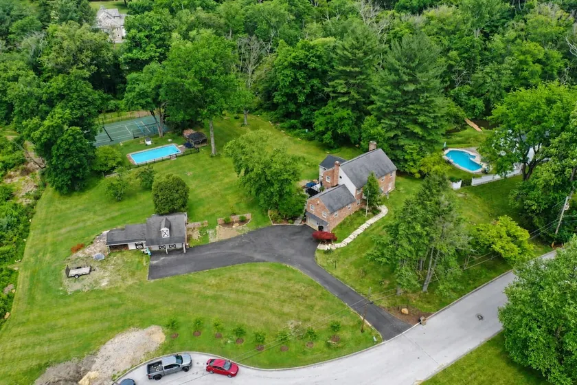 4 BR Suburban Escape - Pool, Tennis, Trails, Gym - Image 1