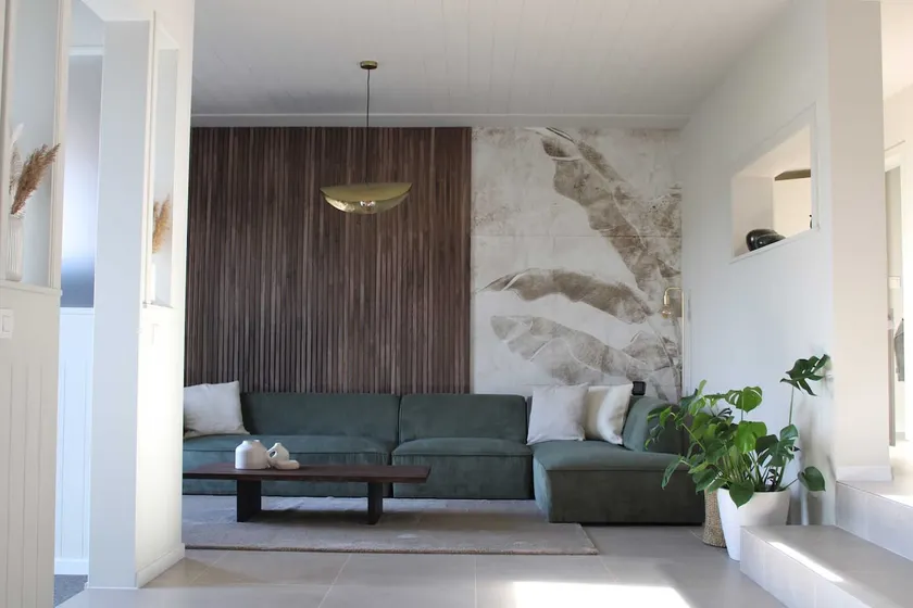 Stylish home with privacy, comfort, and parking - Image 1