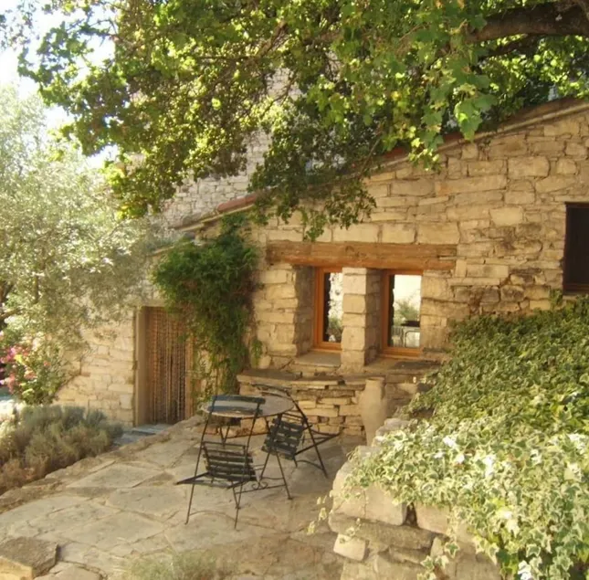 Cute stone cottage in Provence - Image 1