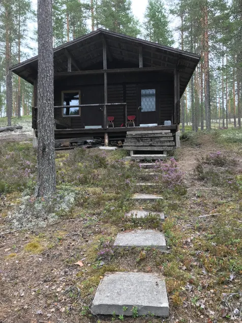 Cottage and private pond - Image 1