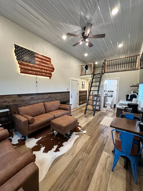 Suite 619 - Image 1
