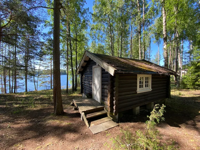 Log cabin with canoe on the waterfront! - Image 1