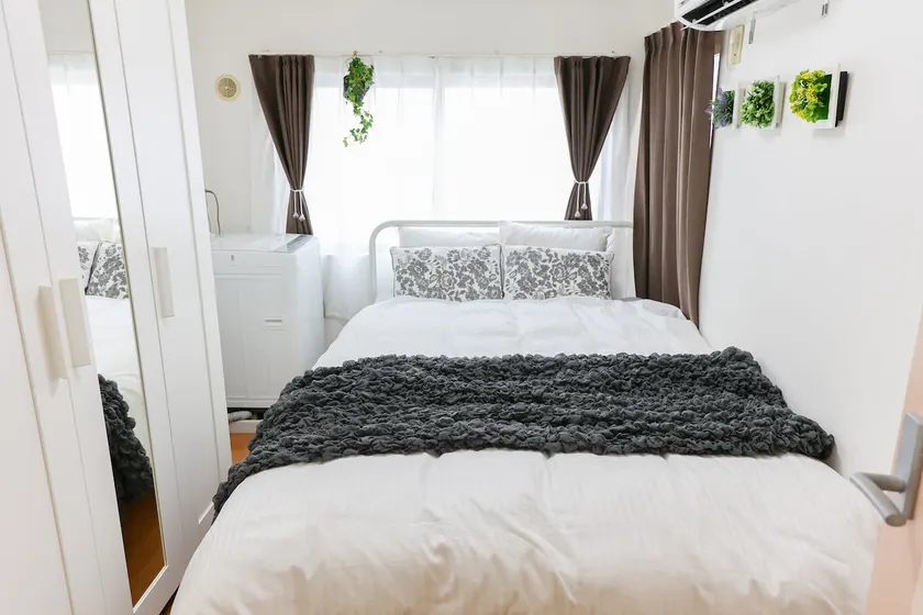 Room 201 & 6 min to Numbeig Station/Convenient to Shibuya, Shinjuku, Harajuku, Ikebukuro/Free WiFi/2 guests, 1 bedroom, 1 bed, 1 bathroom. - Image 1