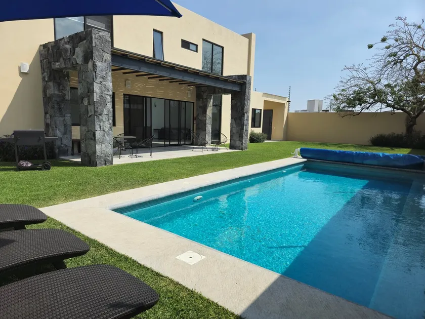 Residence with a pool in Oaxtepec - Image 1