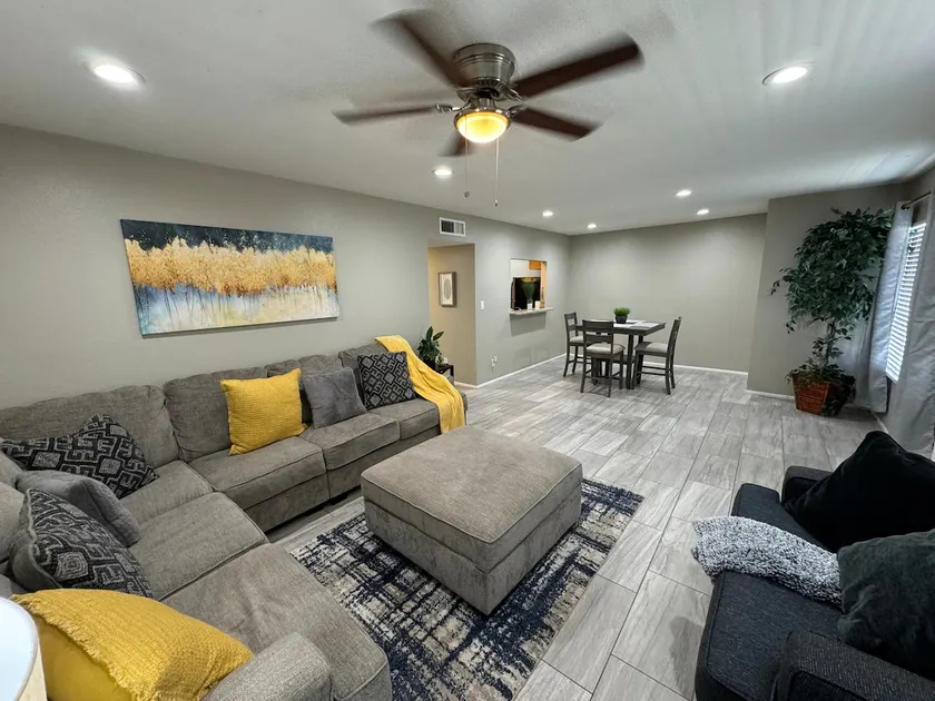 Great Condo Minutes from Stadium - Image 1