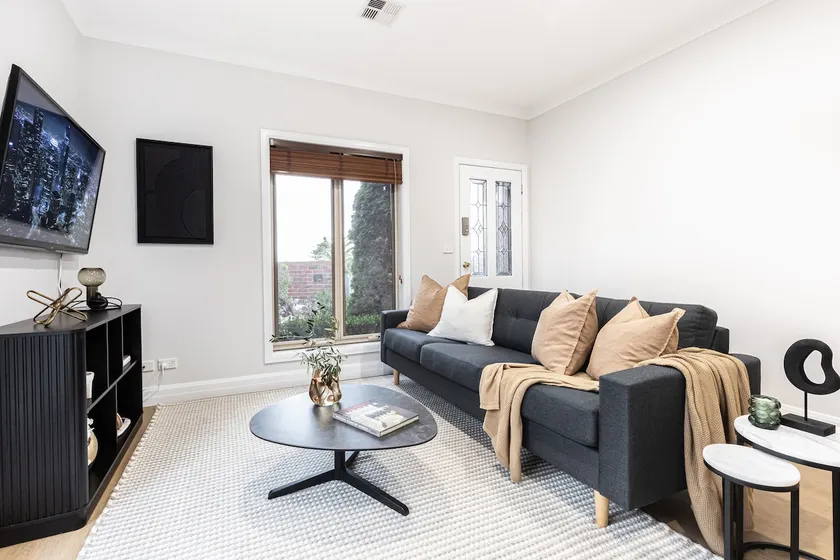 Mickle Townhouse, Steps to CBD - Image 1