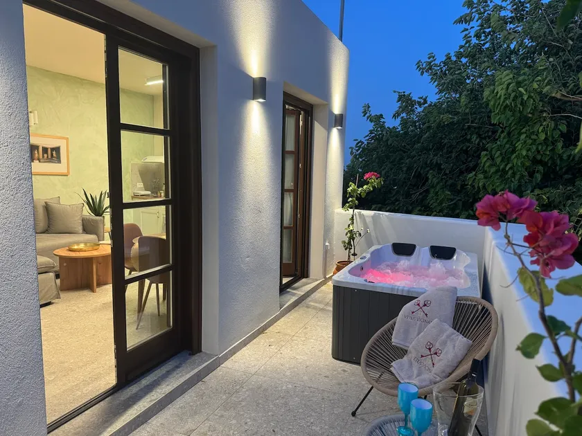 Vetus Vicinato Luxury Homes - Image 1