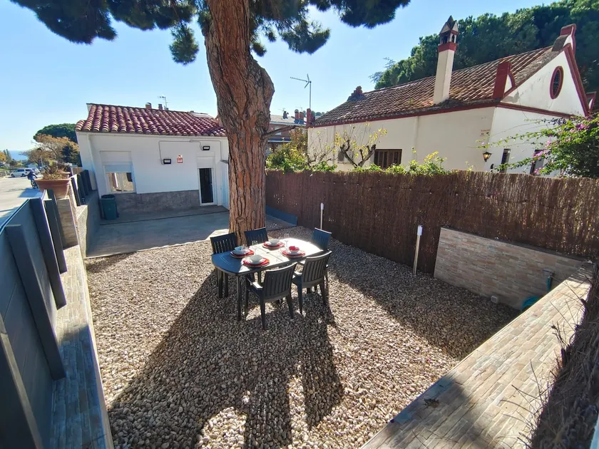 House with garden 25 min from Barcelona by car - Image 1