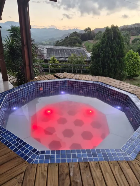 Pousada Sobre as Cluvens heated jacuzzi and swimming pool - Image 1