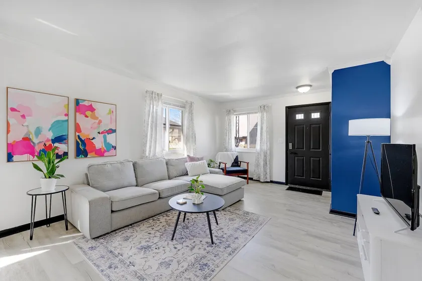 King bed, Fenced Yard, Private Patio, TV all rooms - Image 1