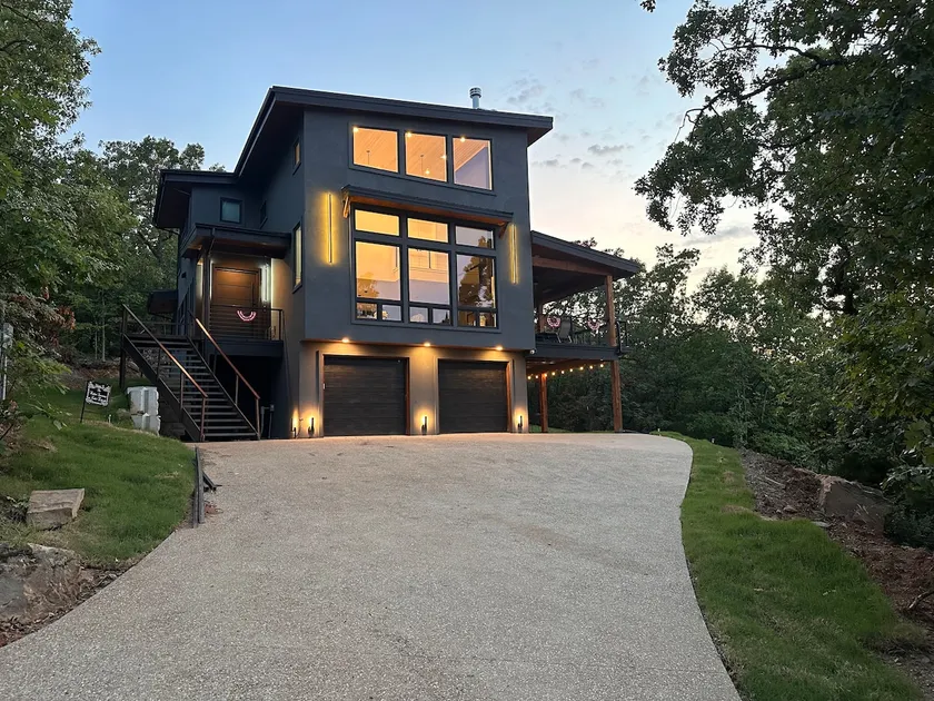 Luxury Lake House, Hot Tub,Water Views, Fire Pit - Image 1