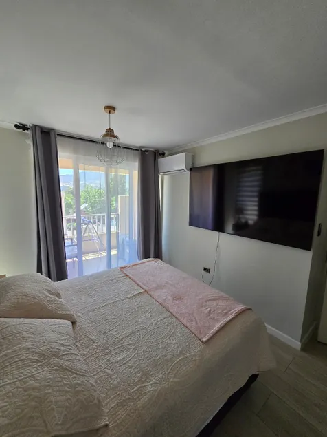 Modern Apartment, 70” TV & A/C / Private Parking / Wi-Fi - Image 1