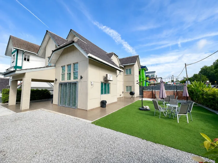 BNB Country Homestay, Rawang- 20 pax, pool, events - Image 1