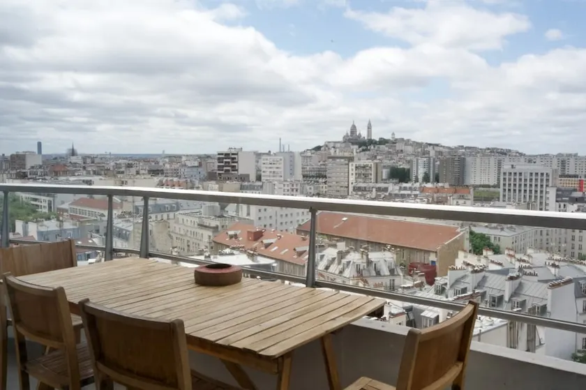 Big, bright modernist flat - Image 1