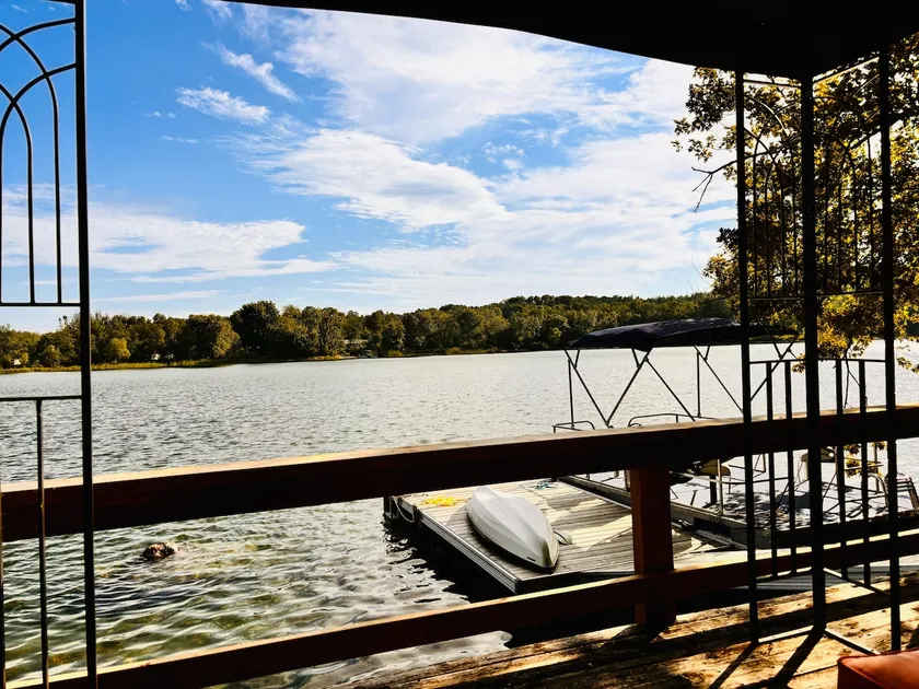 Waterfront cottage, wood stove, hot tub! - Image 1