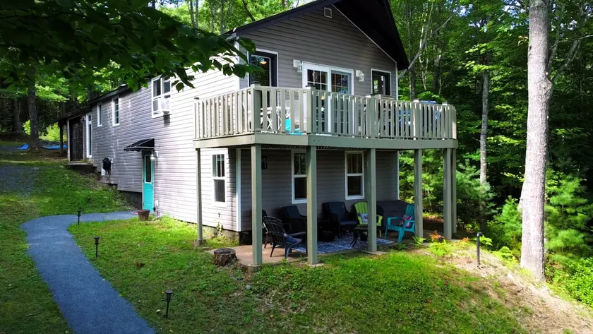 Charming Cottage on the Lake - Image 1