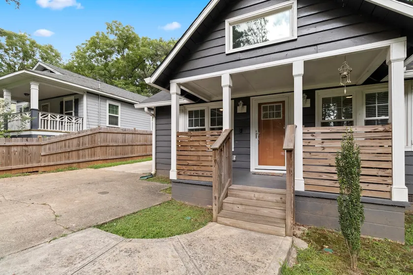 3 BR Home with Backyard - 5 mins from ATL Airport - Image 1