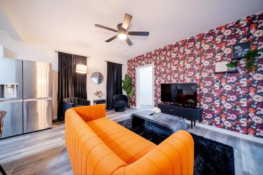 Bed of Roses-Aesthetic Apartment in Uptown Dallas - Image 1