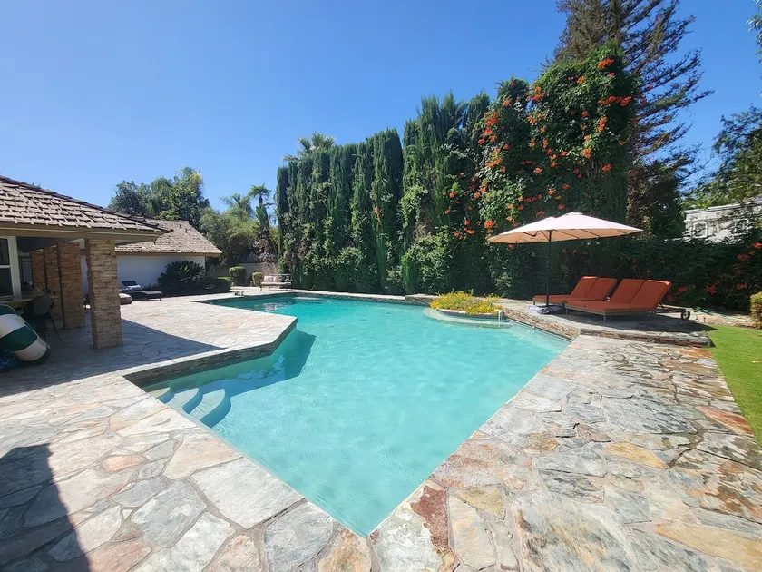 HIGH-END 4 beds w/ Pool, Great location - Image 1