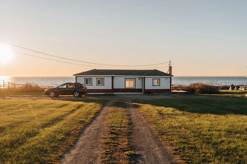 White house by the sea - Image 1