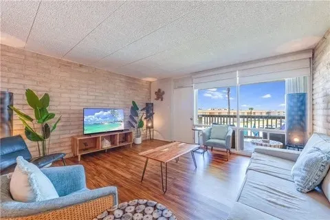 Coral Cabana - Image 1