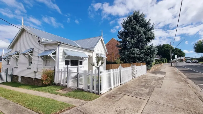 Blossom Cottage ~ Town Centre | Argyle St - Image 1