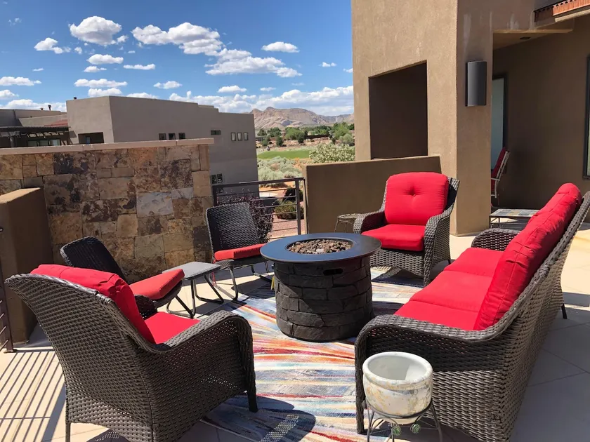 Luxe 4BR w/ Canyon Views - 3 King Beds & Hot Tub - Image 1