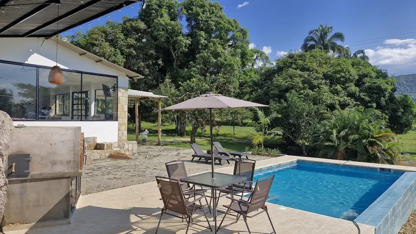Luxurious private tropical house - Image 1