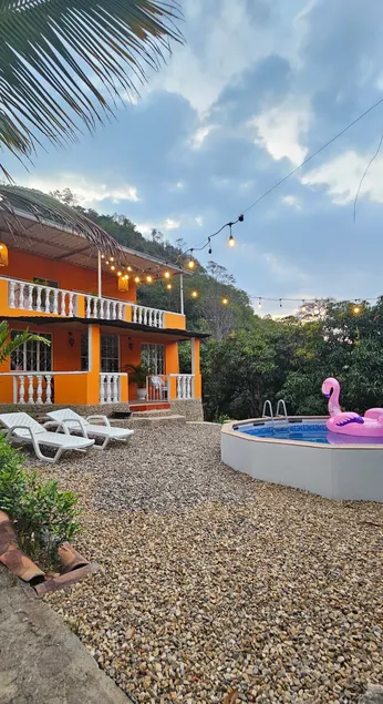 House near Bogotá with pool - Image 1