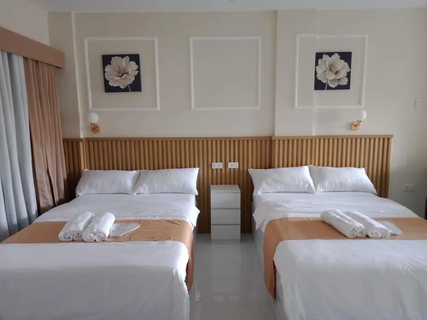 homefortzone Lipa fully interior netflix pool and free parking - Image 1