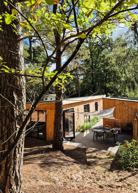 Stylish forest lodge with sauna, child-friendly - Image 1