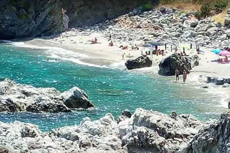 Copanello Sea View Apartment - Image 1