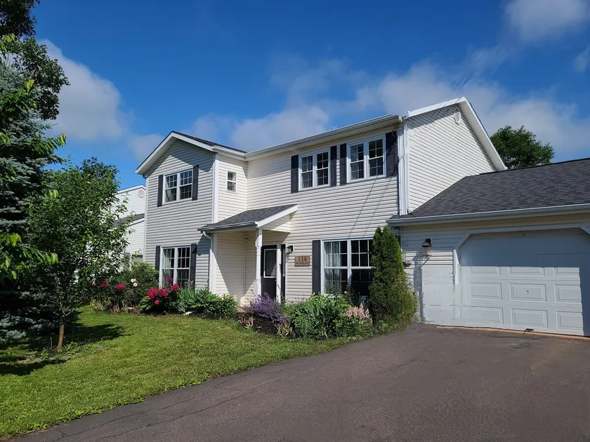 Cozy & Spacious 4BR House･Near DT/ Mall/Beach/UPEI - Image 1