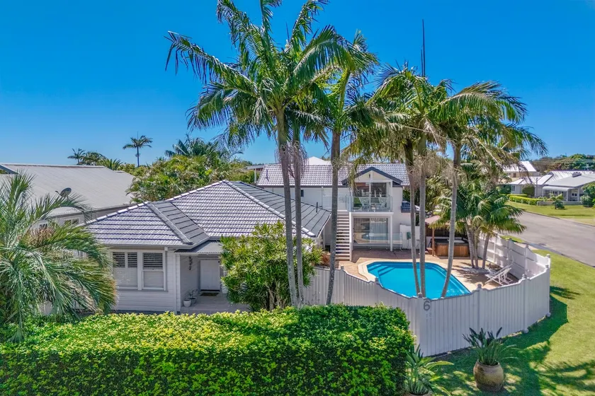The Palms Beachside Retreat - Image 1