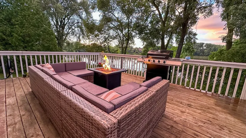 Lakefront hideaway in the city - Image 1
