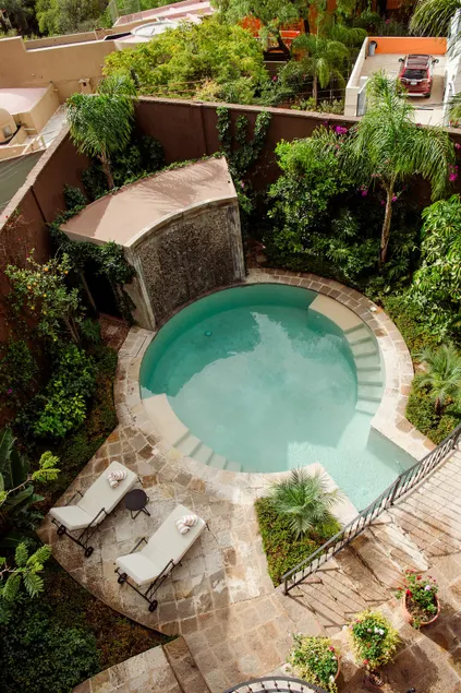 Stunning views and pool - Image 1