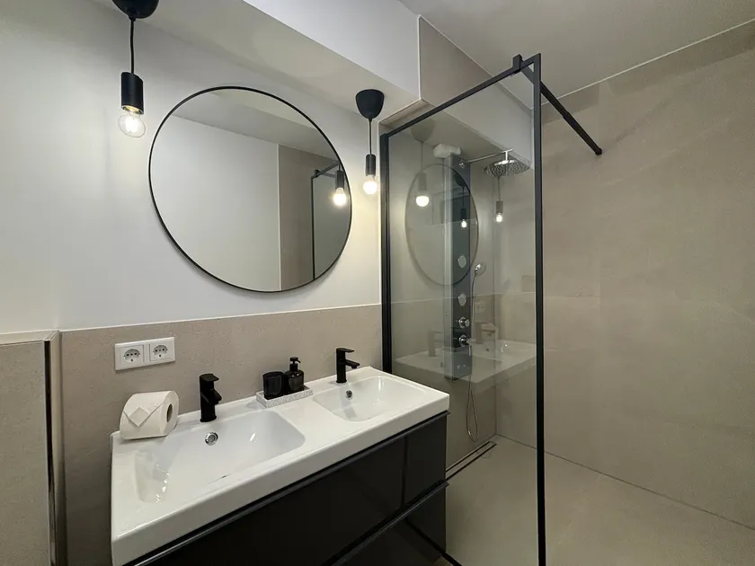 90 sqm - 5 rooms - parking - highway - blue lake - Image 1