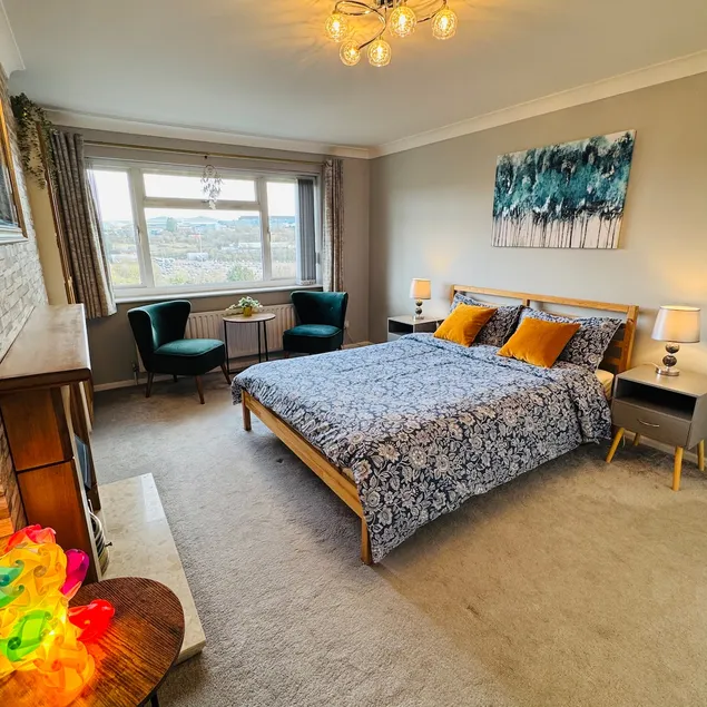 3BRHouse 4beds sleep6 with Driveway 5Mins to LTN - Image 1