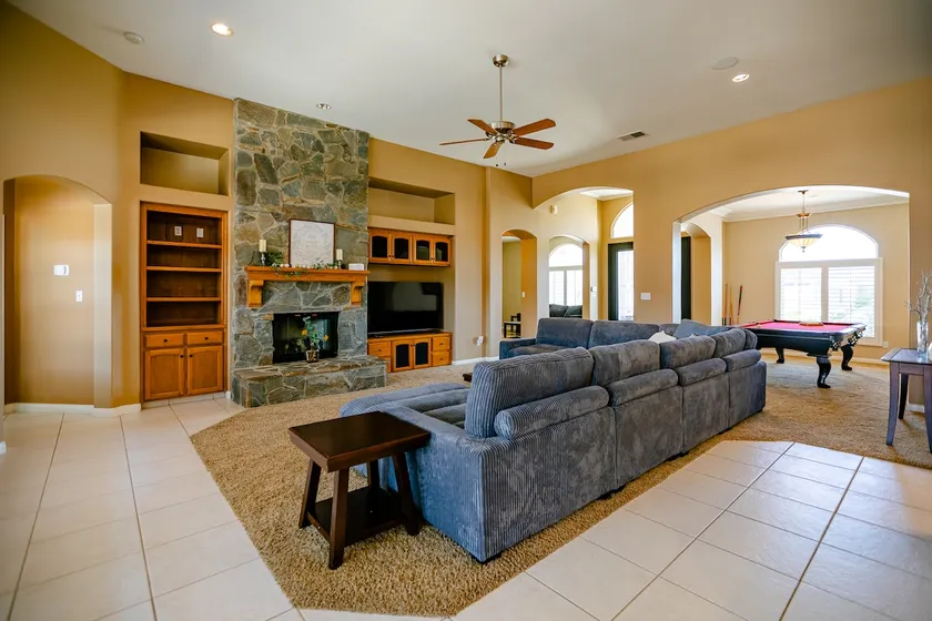 Spacious Home Beautiful NW Bakersfield(Pool Table) - Image 1