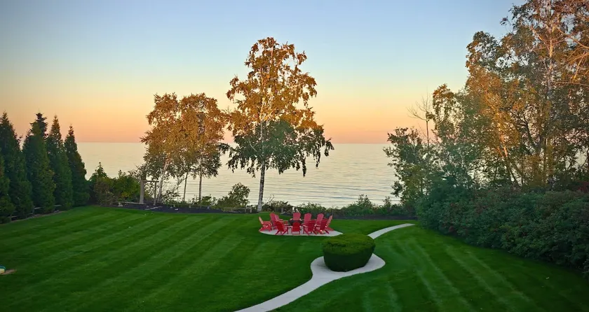 Lake Michigan Beachfront - King Suite - Game Room - Image 1